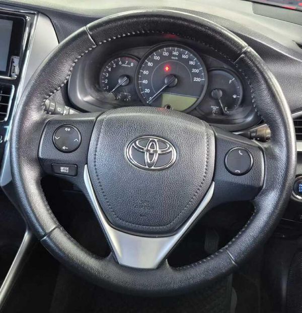 2018-Toyota-Yaris-15-XS-5-dr image:10