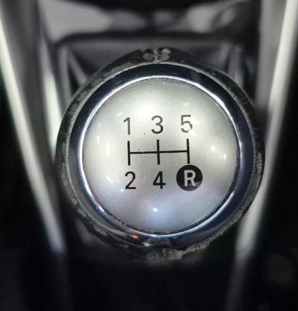 2018-Toyota-Yaris-15-XS-5-dr image:13