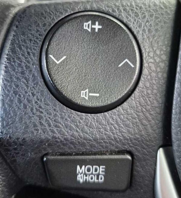 2018-Toyota-Yaris-15-XS-5-dr image:15