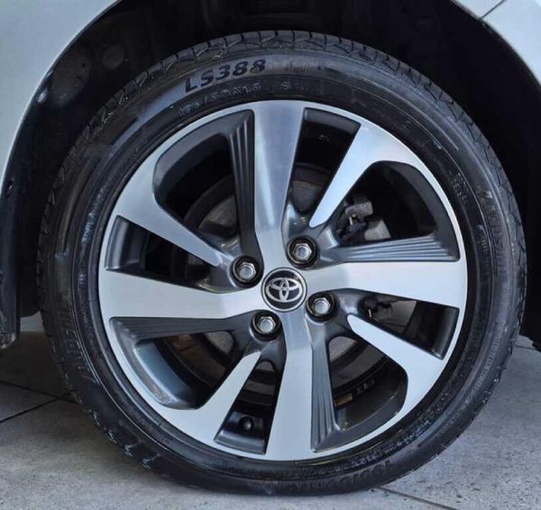 2018-Toyota-Yaris-15-XS-5-dr image:4