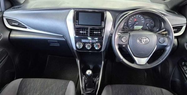 2018-Toyota-Yaris-15-XS-5-dr image:8