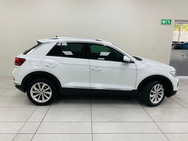 2022-Volkswagen-T-Roc-14-TSI-Design-Auto image:12