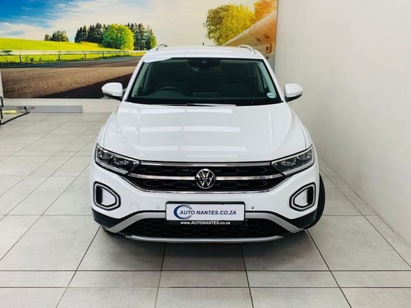 2022-Volkswagen-T-Roc-14-TSI-Design-Auto image:1