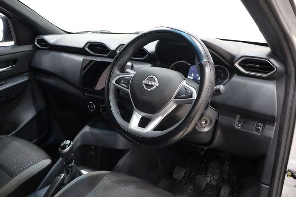 2025-Nissan-Magnite-10-Visia image:9