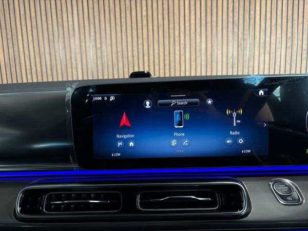 2026-Mercedes-Benz-V-Class-V-300d-Exclusive image:9