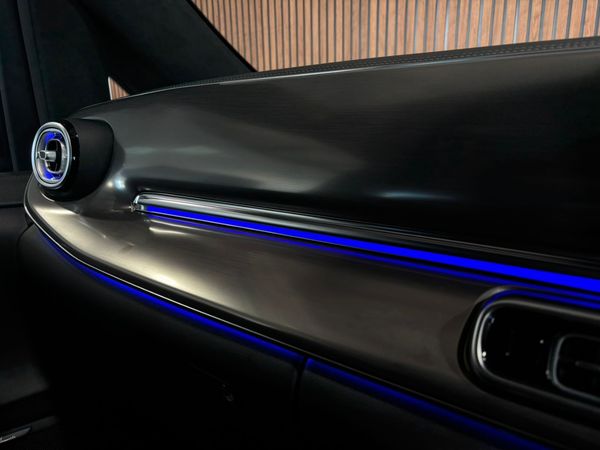 2026-Mercedes-Benz-V-Class-V-300d-Exclusive image:13