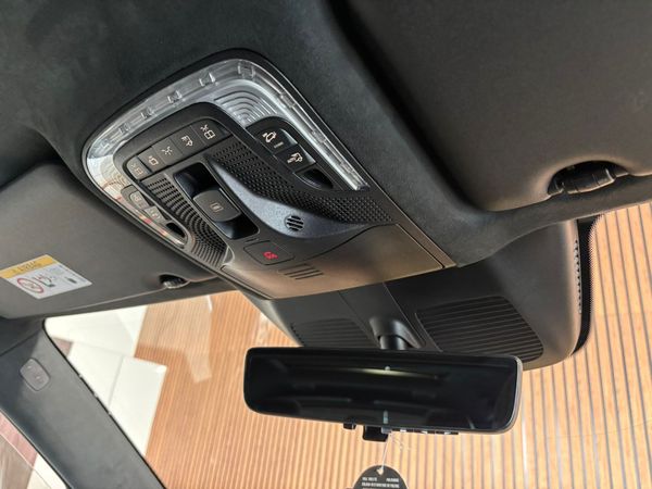 2026-Mercedes-Benz-V-Class-V-300d-Exclusive image:14