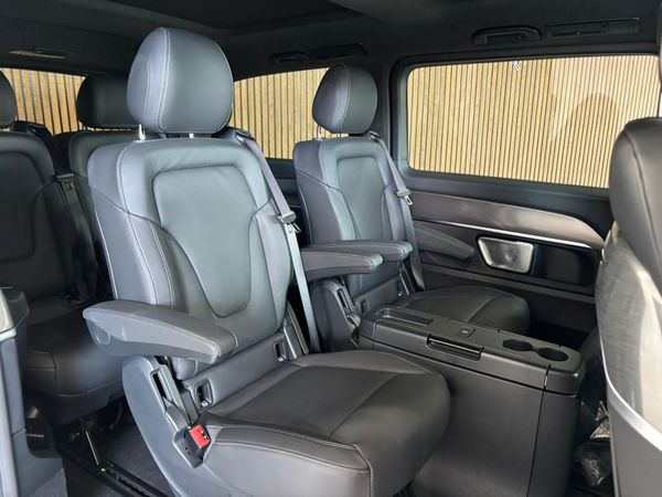 2026-Mercedes-Benz-V-Class-V-300d-Exclusive image:15
