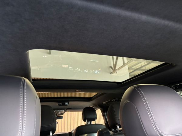 2026-Mercedes-Benz-V-Class-V-300d-Exclusive image:19