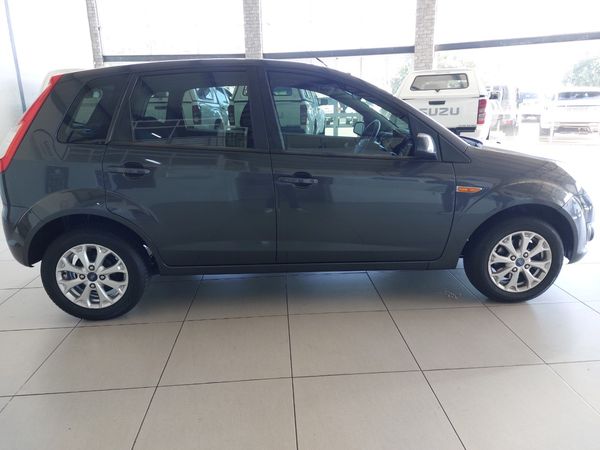 2012-Ford-Figo-14-Trend image:9