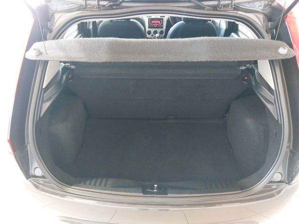 2012-Ford-Figo-14-Trend image:11