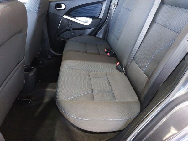 2012-Ford-Figo-14-Trend image:12