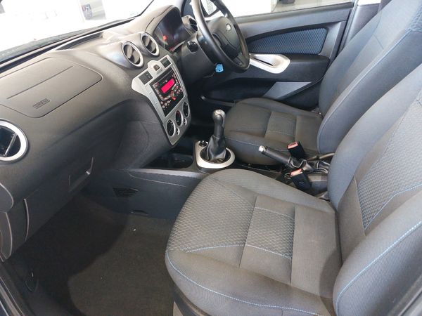 2012-Ford-Figo-14-Trend image:13