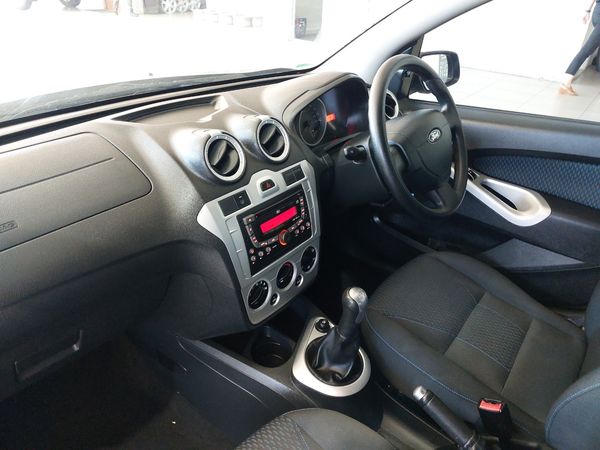 2012-Ford-Figo-14-Trend image:14