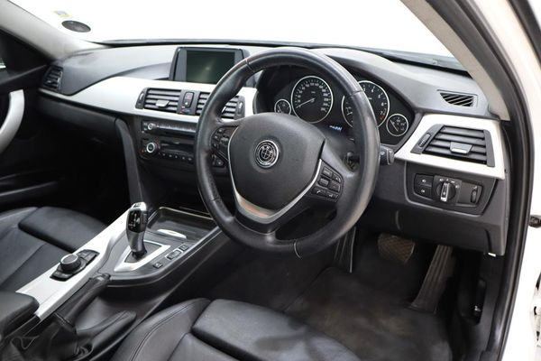 2012-BMW-3-Series-320i-Auto image:9