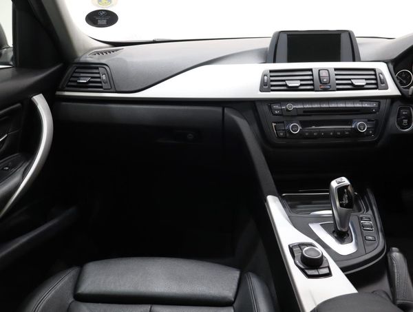 2012-BMW-3-Series-320i-Auto image:10