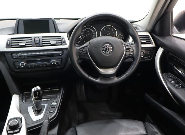 2012-BMW-3-Series-320i-Auto image:11
