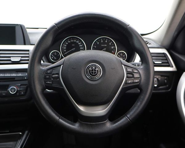 2012-BMW-3-Series-320i-Auto image:13