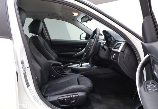2012-BMW-3-Series-320i-Auto image:16