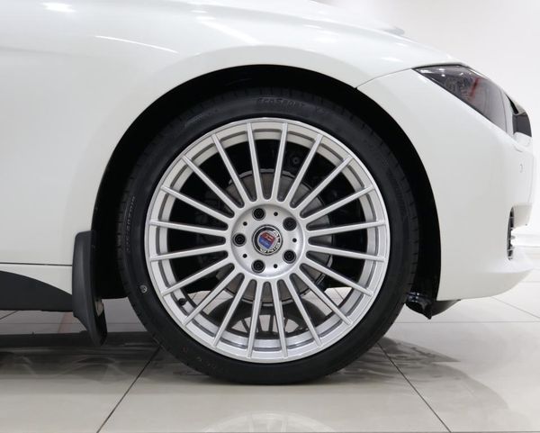 2012-BMW-3-Series-320i-Auto image:7