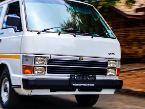 1999-Toyota-Hi-Ace-Super-16 image:1