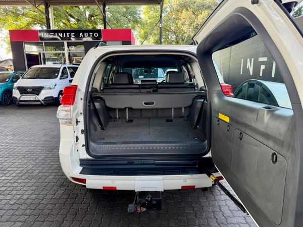 2011-Toyota-Land-Cruiser-Prado-40-V6-TX-Auto image:9