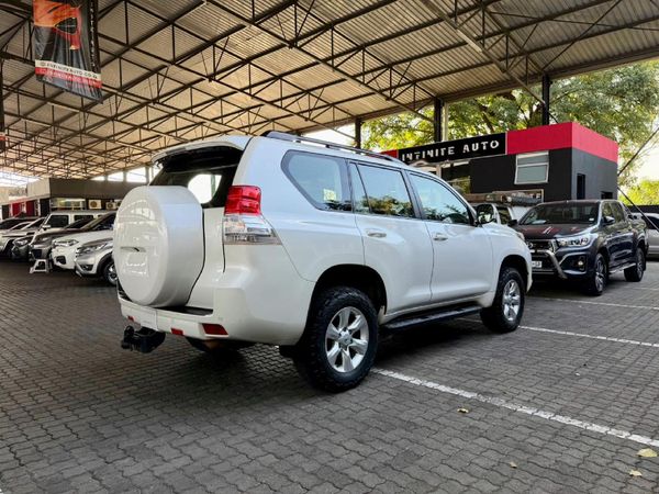 2011-Toyota-Land-Cruiser-Prado-40-V6-TX-Auto image:5