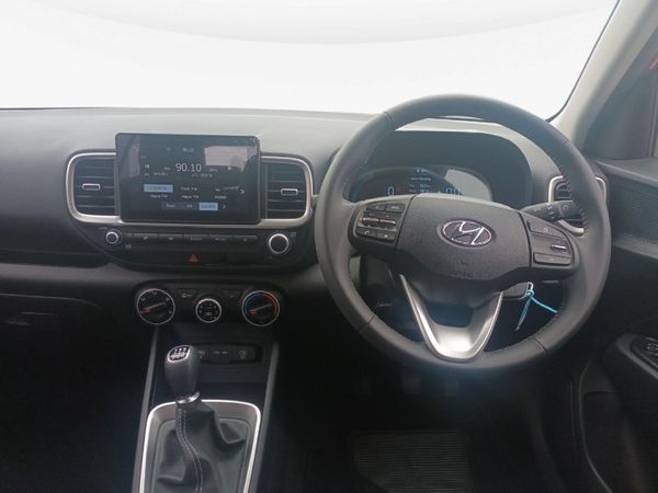 2025-Hyundai-Venue-12-Executive image:9