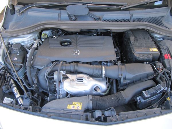2013-Mercedes-Benz-B-Class-B-180-BE-Auto image:11