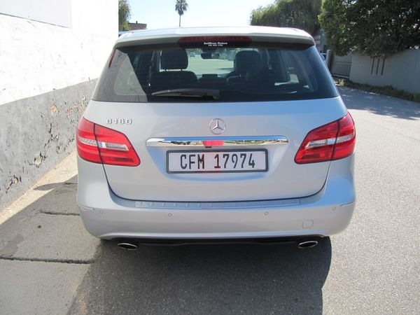 2013-Mercedes-Benz-B-Class-B-180-BE-Auto image:4