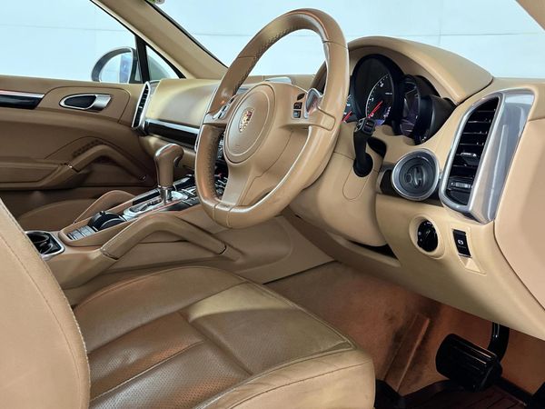2012-Porsche-Cayenne-Diesel-Auto image:9