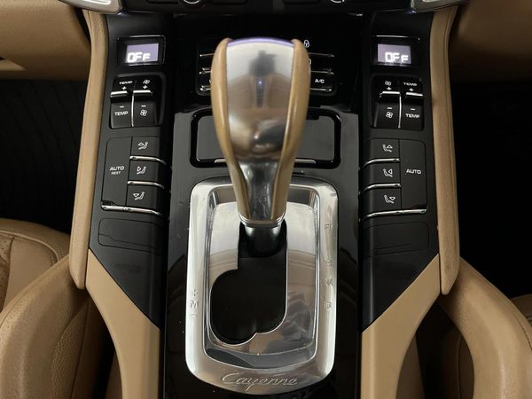 2012-Porsche-Cayenne-Diesel-Auto image:10