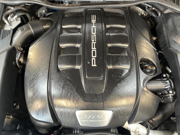 2012-Porsche-Cayenne-Diesel-Auto image:12