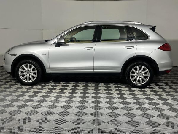 2012-Porsche-Cayenne-Diesel-Auto image:17