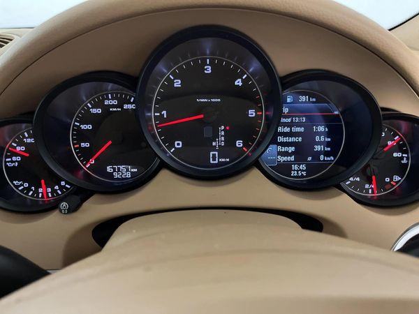 2012-Porsche-Cayenne-Diesel-Auto image:2