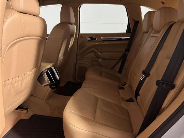 2012-Porsche-Cayenne-Diesel-Auto image:3