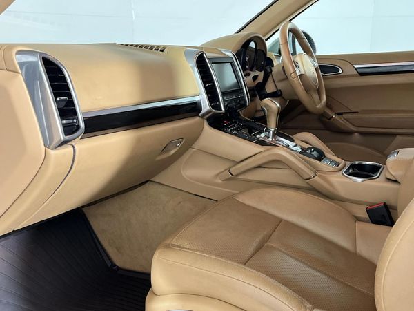 2012-Porsche-Cayenne-Diesel-Auto image:8