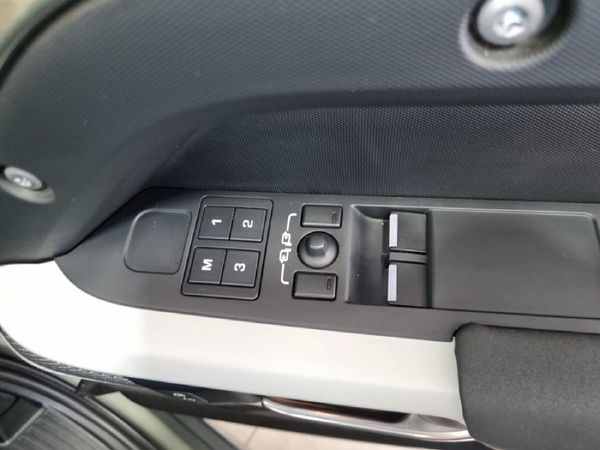 2023-Land-Rover-Defender-90-D240-SE-177kw image:9