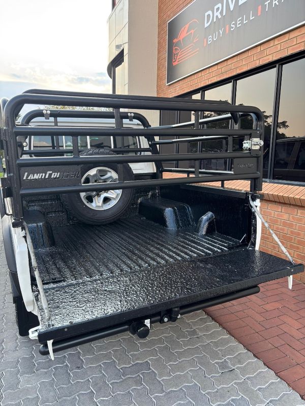 2023-Toyota-Land-Cruiser-79-45-4D-LX-V image:8