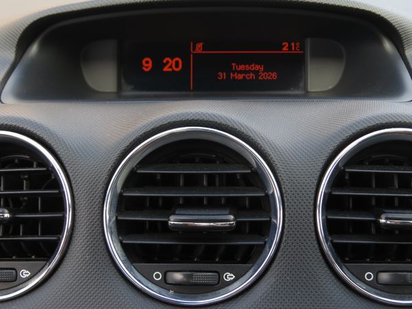 2011-Peugeot-308-16T-Premium image:16
