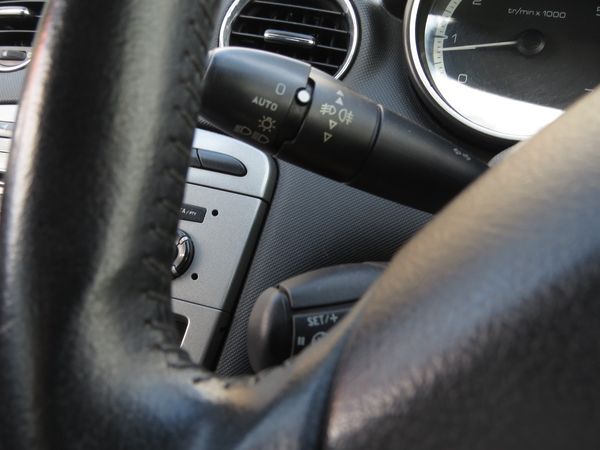 2011-Peugeot-308-16T-Premium image:20