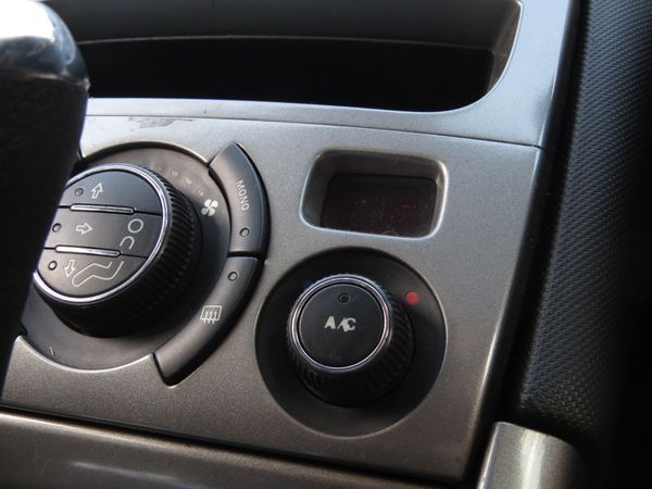 2011-Peugeot-308-16T-Premium image:21