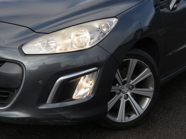 2011-Peugeot-308-16T-Premium image:2