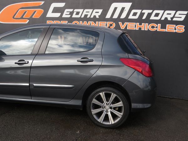 2011-Peugeot-308-16T-Premium image:5