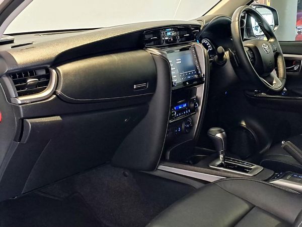 2023-Toyota-Fortuner-28-GD-6-4x4-VX-Auto image:11