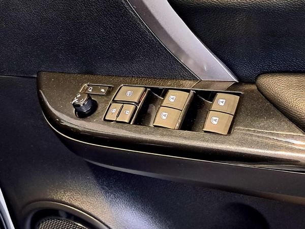 2023-Toyota-Fortuner-28-GD-6-4x4-VX-Auto image:15