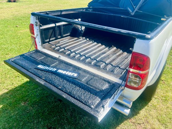 2011-Toyota-Hilux-30-D-4D-Raider-Xtra-Cab image:8