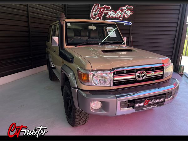 2017-Toyota-Land-Cruiser-76-45-D-V8-Station-Wagon image:3