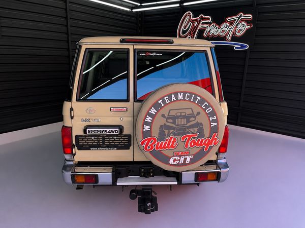 2017-Toyota-Land-Cruiser-76-45-D-V8-Station-Wagon image:5