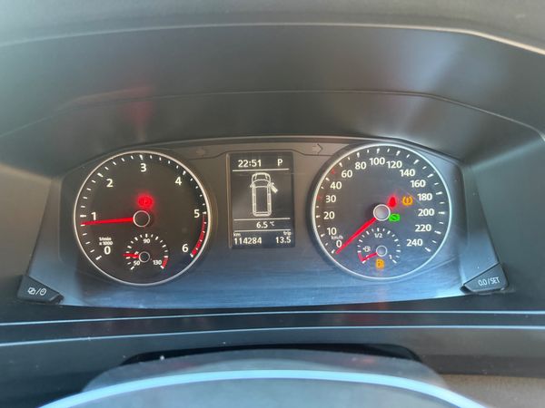 2019-Volkswagen-Kombi-20-TDI-Auto-103kW-Comfortline image:6